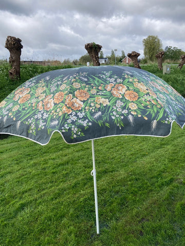 Vintage parasol met bloemdessin