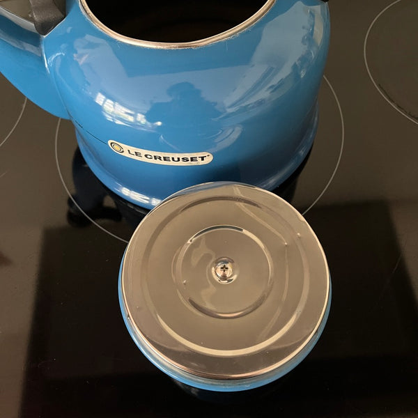 Blauwe Le Creuset fluitketel 2.1 liter