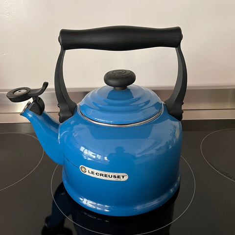 Blauwe Le Creuset fluitketel 2.1 liter