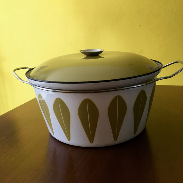 Catherine Holm pan met Lotus design
