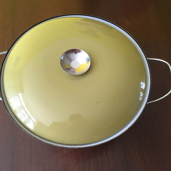 Catherine Holm pan met Lotus design