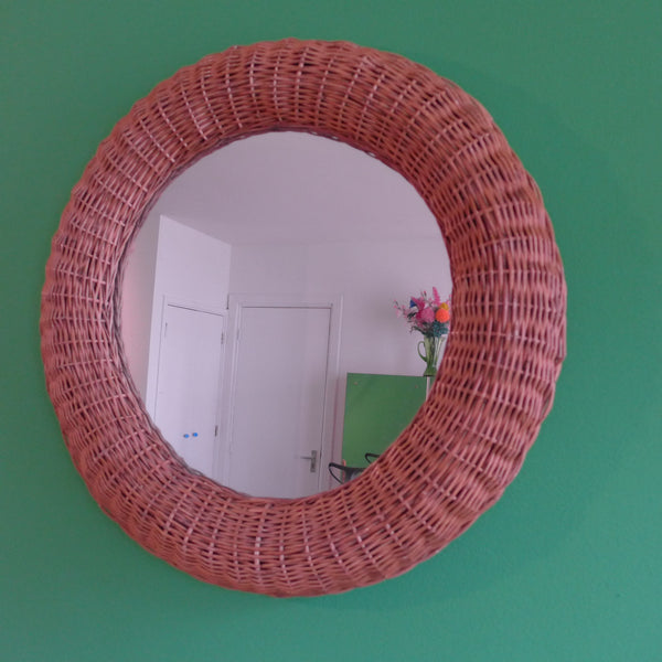 Ronde rotan spiegel